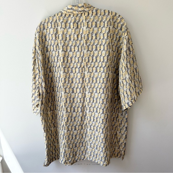 vintage Kaid men’s short sleeved 100% silk button down shirt - Picture 6 of 9